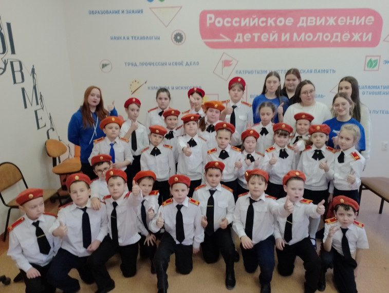Движение первых.